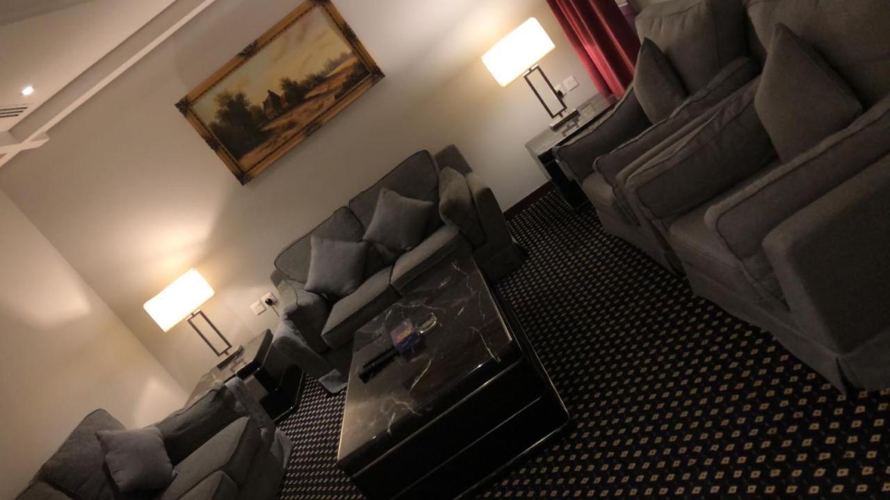 Sixty Three Hotel Suites Riaad Buitenkant foto