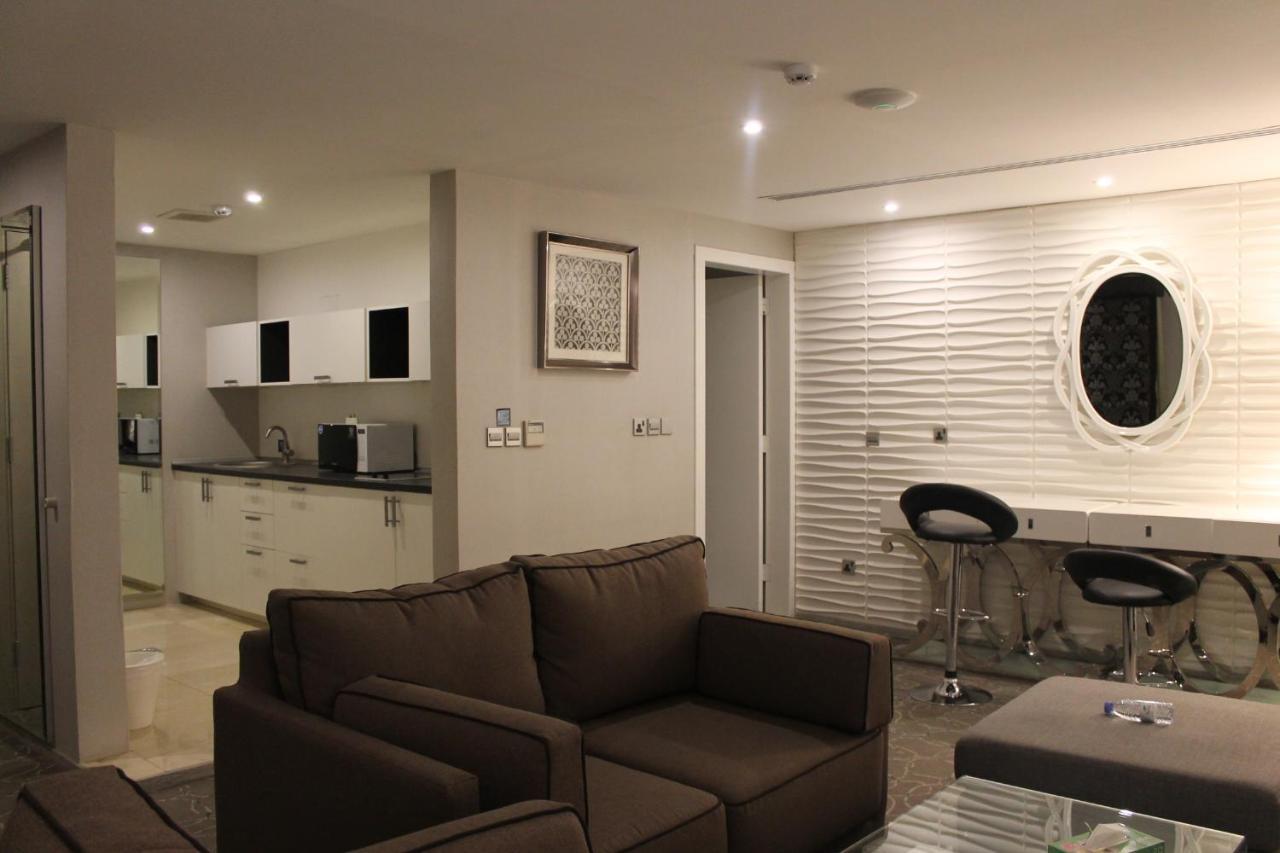 Sixty Three Hotel Suites Riaad Buitenkant foto
